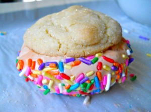 Cherry Pop Tart Ice Cream Sandwiches – Lhyme